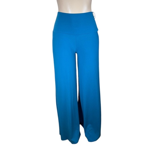 Beach break.  Wide leg pants. - Picture 1 of 6